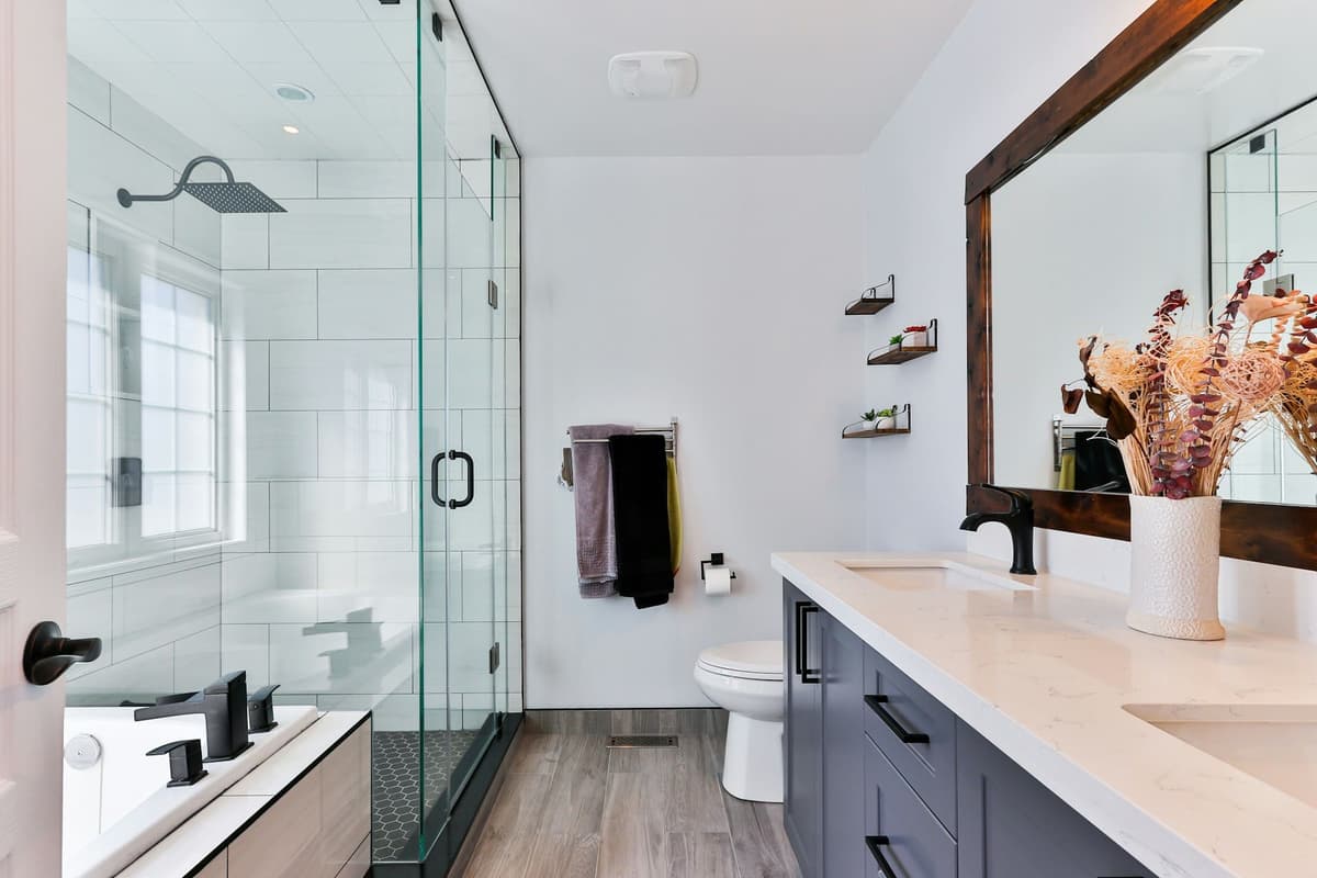 Temizlenmiş banyo armatürleri