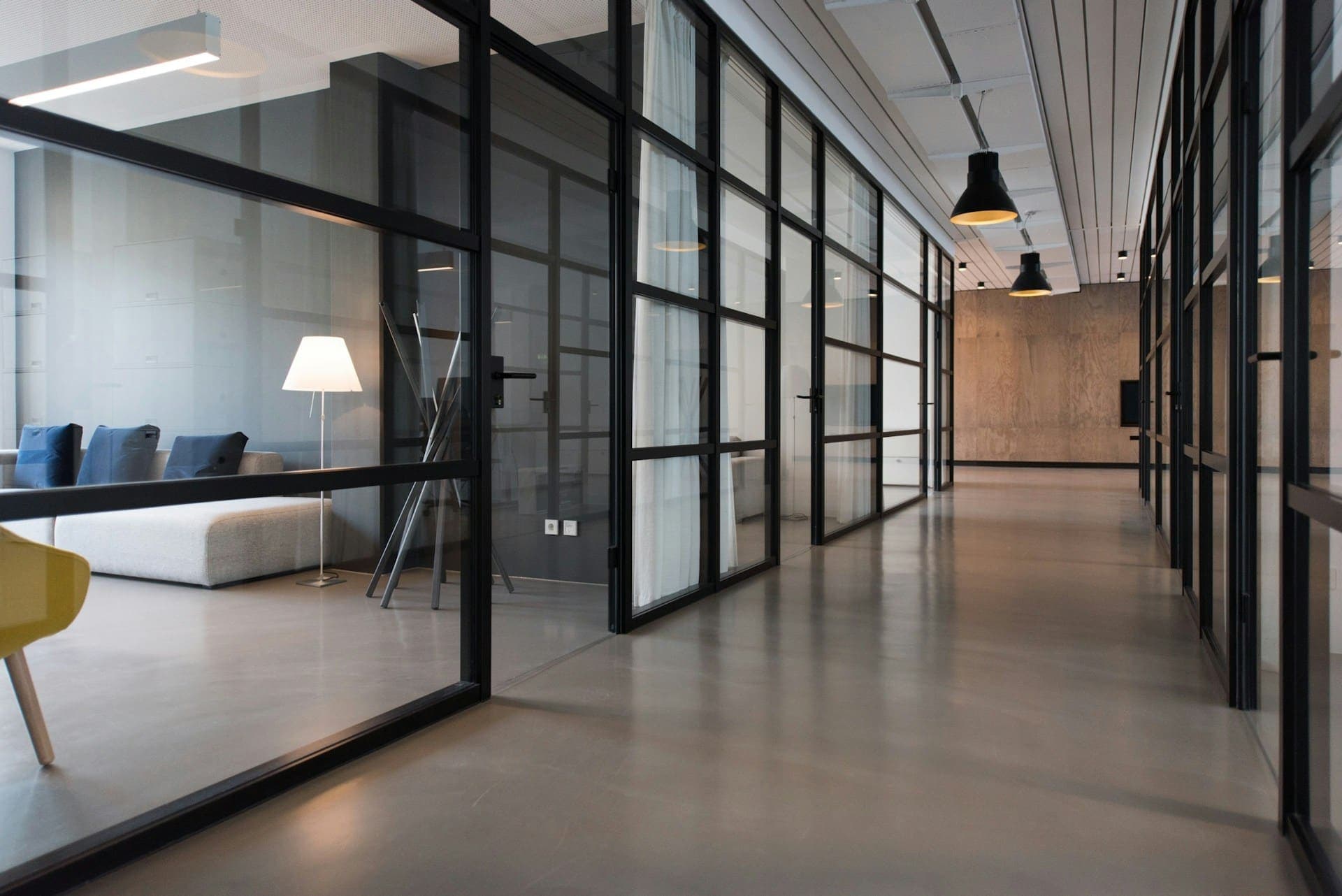 Temizlenmiş modern ofis alanı